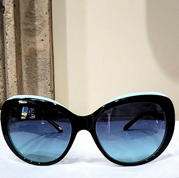 Tiffany&Co. Blue Gradient Semi-Cat Eye Sunglasses (TF4122) (NO CASE) main image 14